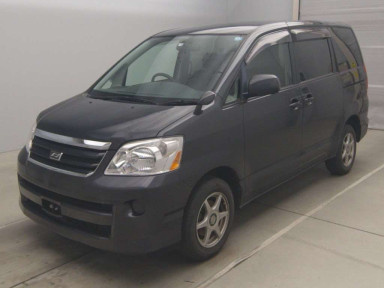 2005 Toyota Noah