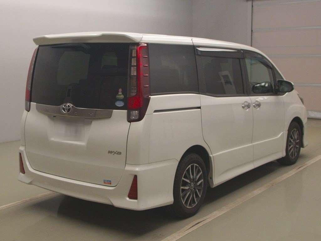 2016 Toyota Noah ZRR80W[1]