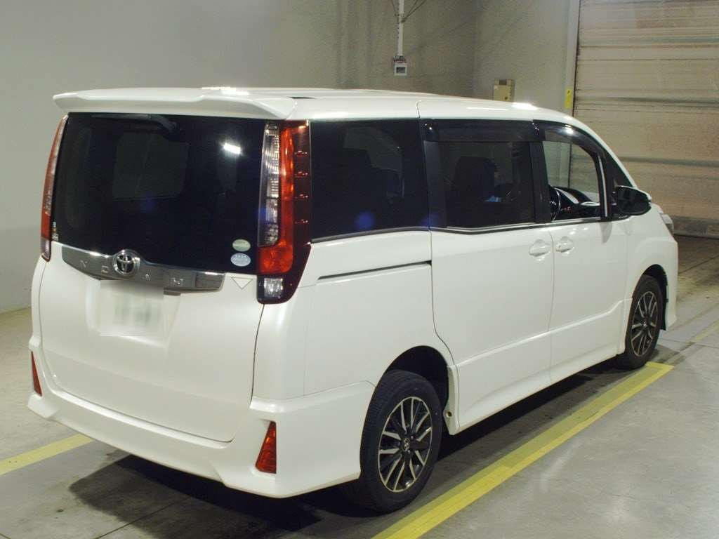 2015 Toyota Noah ZRR85W[1]