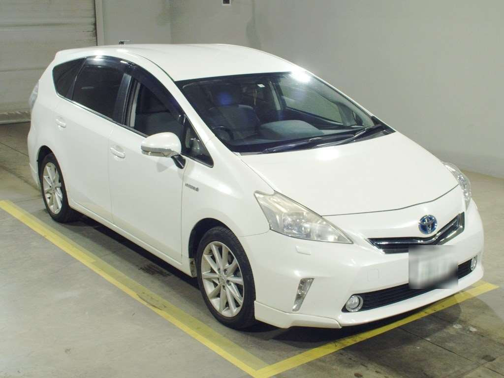 2012 Toyota Prius alpha ZVW41W[2]