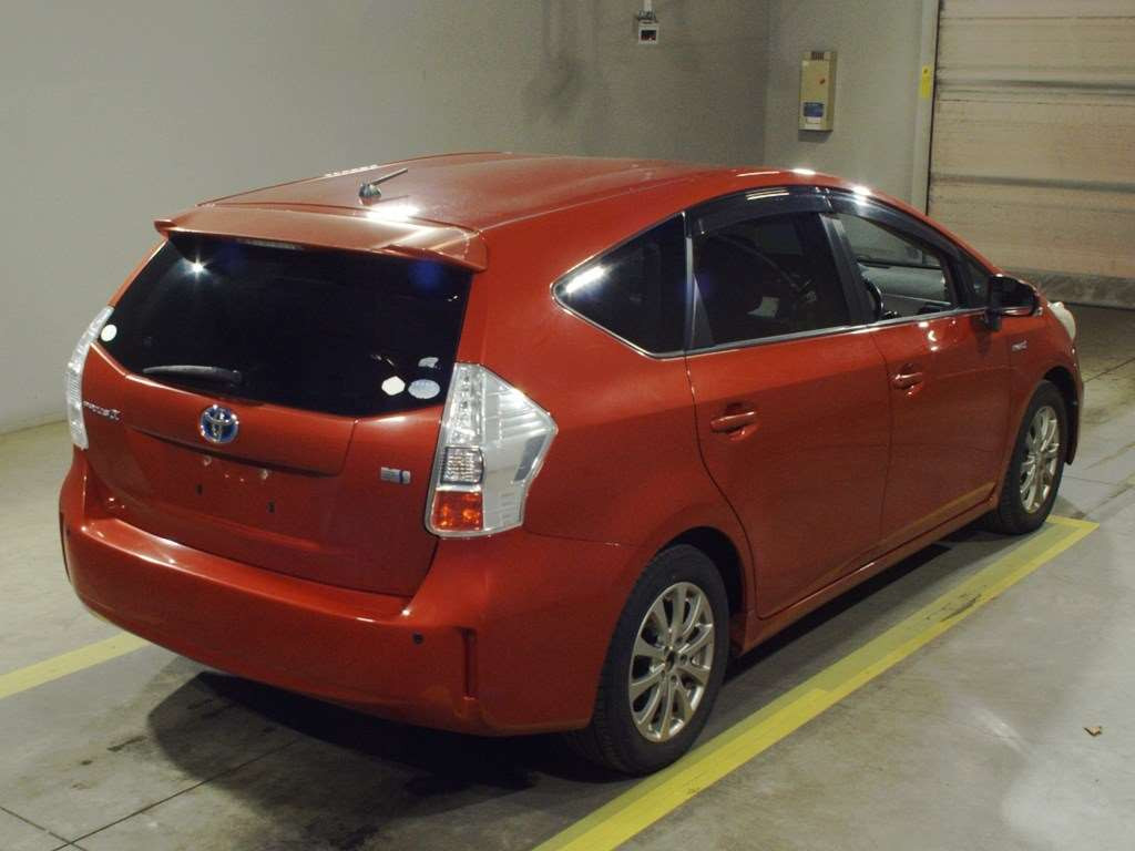 2011 Toyota Prius alpha ZVW41W[1]