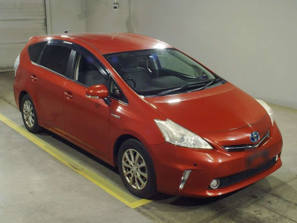 2011 Toyota Prius alpha ZVW41W[2]