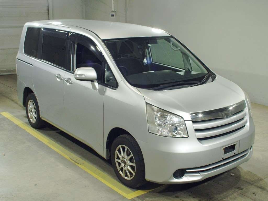 2009 Toyota Noah ZRR75G[2]