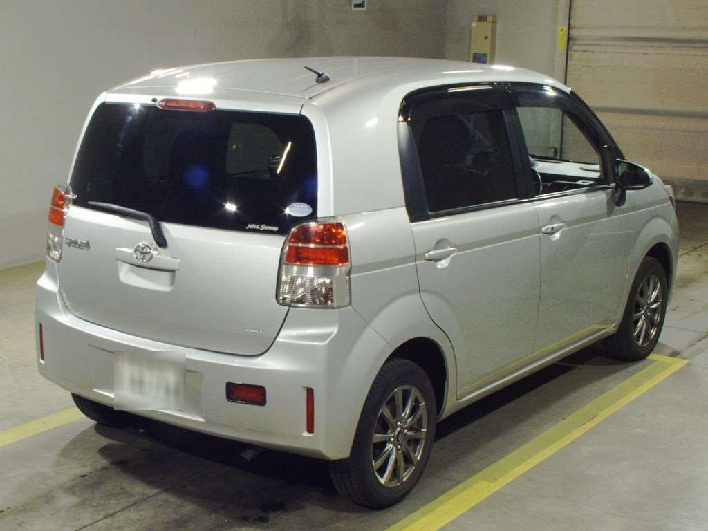 2013 Toyota Spade NCP145[1]