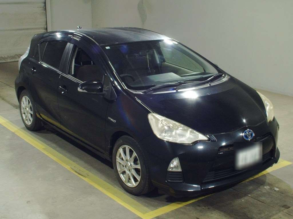 2012 Toyota Aqua NHP10[2]