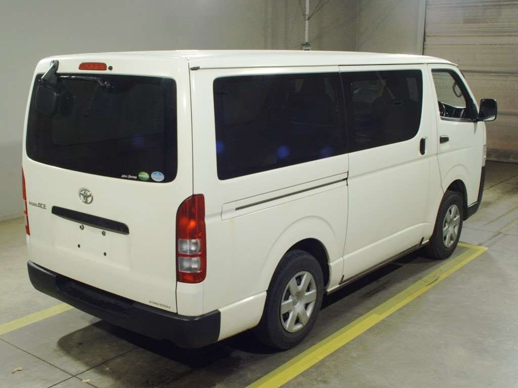 2018 Toyota Regiusace Van GDH206V[1]