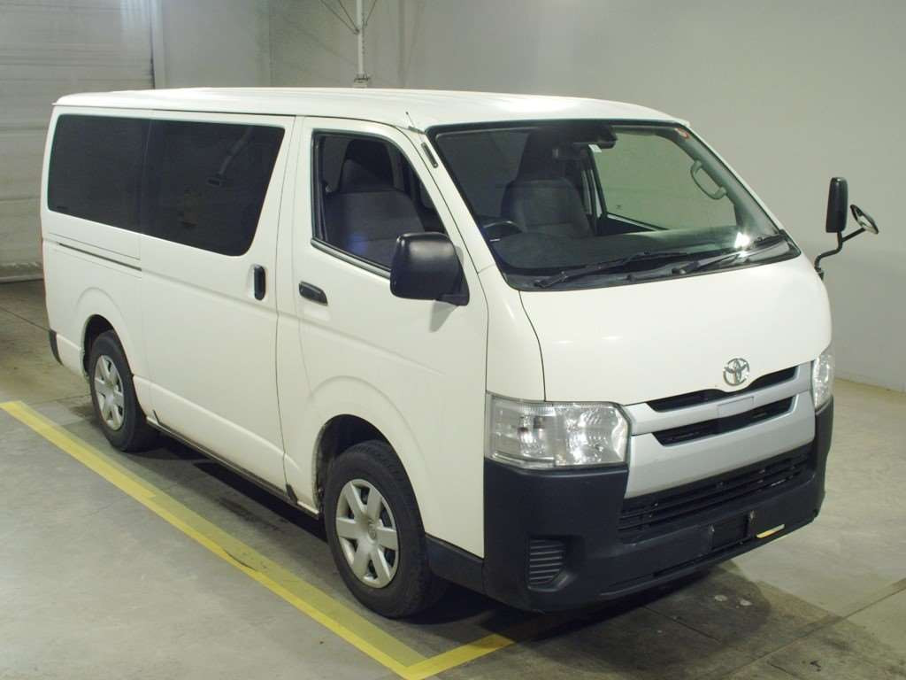 2018 Toyota Regiusace Van GDH206V[2]