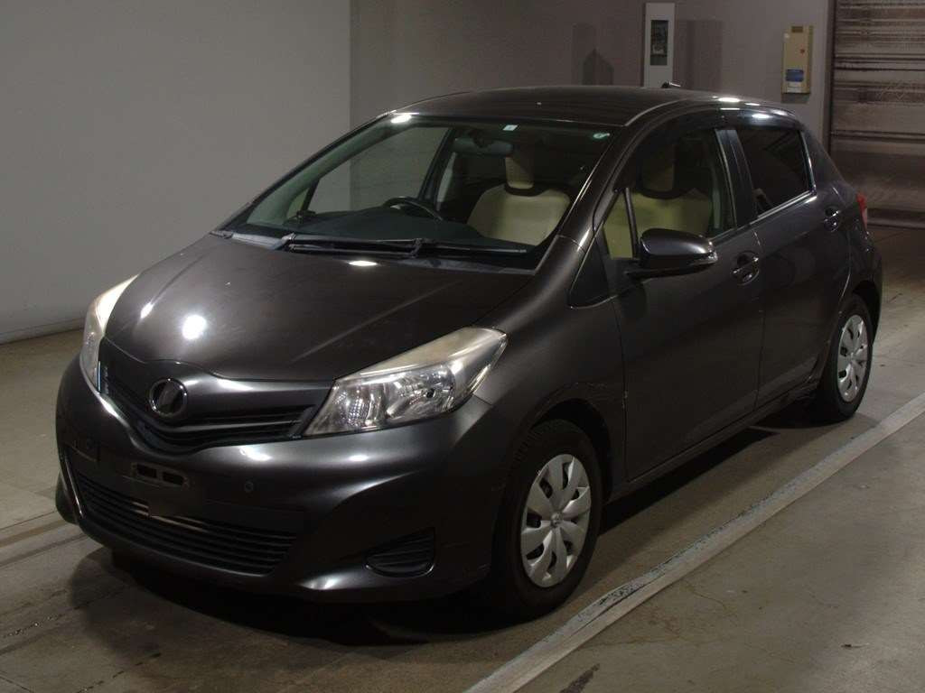 2013 Toyota Vitz KSP130[0]