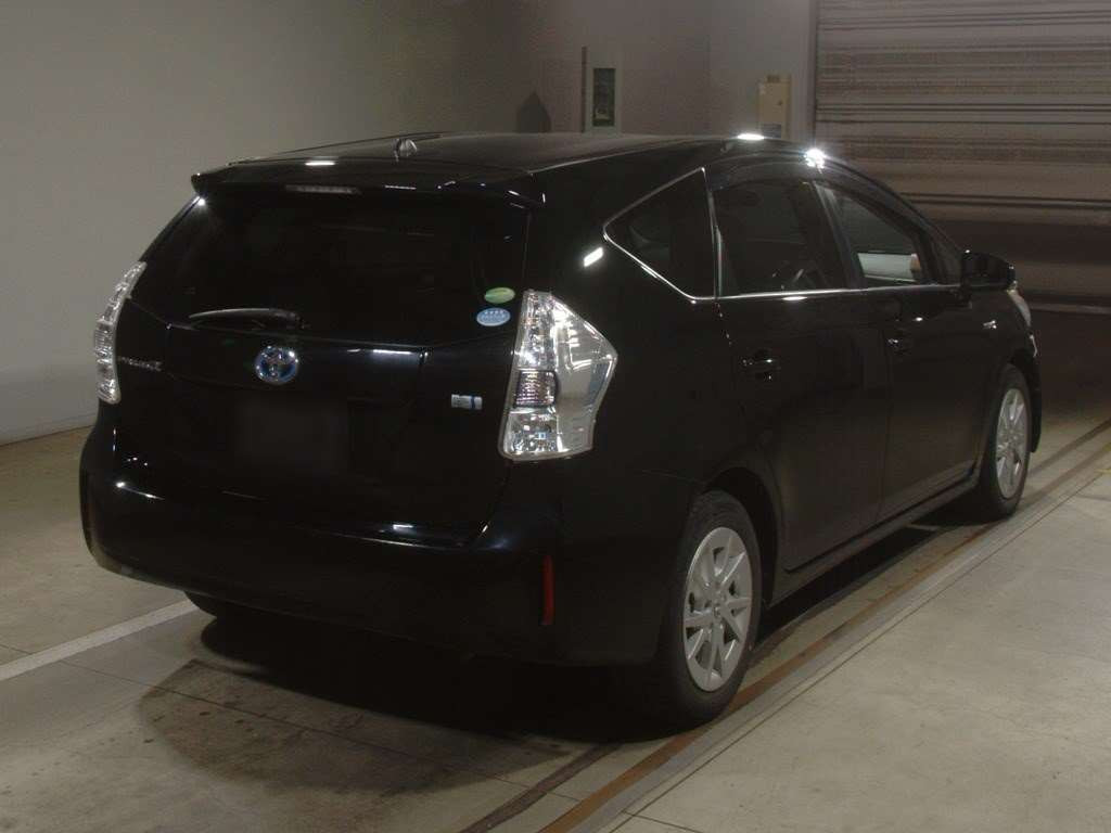 2012 Toyota Prius alpha ZVW41W[1]