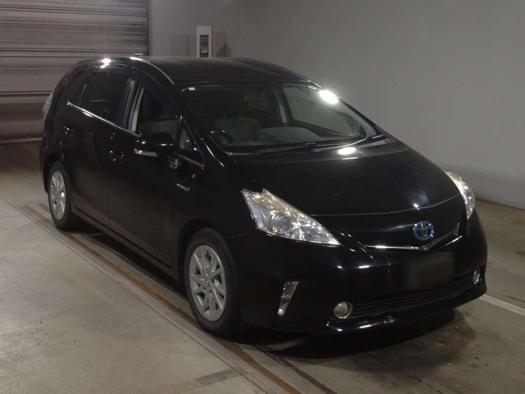 2012 Toyota Prius alpha ZVW41W[2]