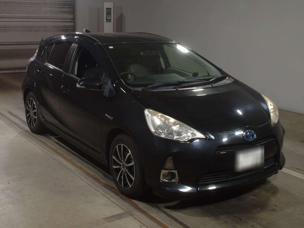 2012 Toyota Aqua NHP10[2]