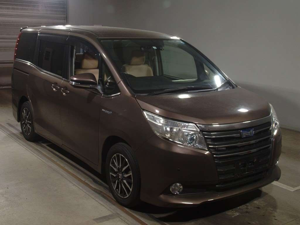 2015 Toyota Noah ZWR80G[2]