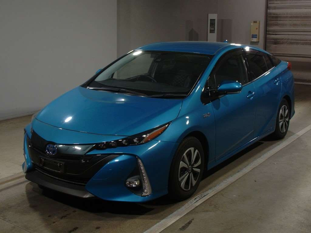 2018 Toyota Prius PHV ZVW52[0]