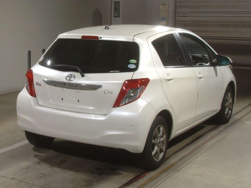 2013 Toyota Vitz NSP130[1]