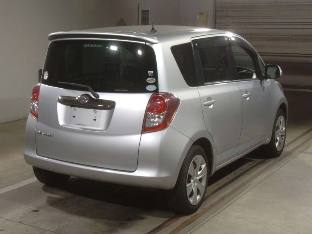 2010 Toyota Ractis NCP100[1]