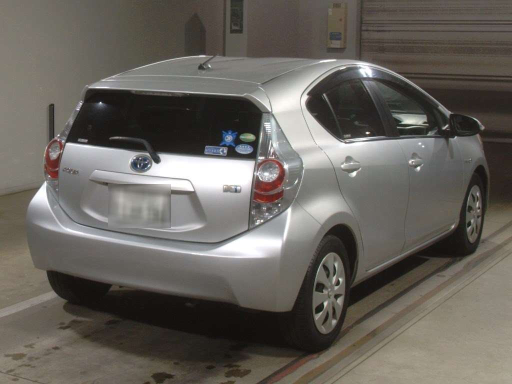 2013 Toyota Aqua NHP10[1]