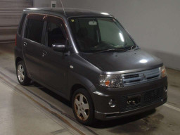 2010 Mitsubishi Toppo