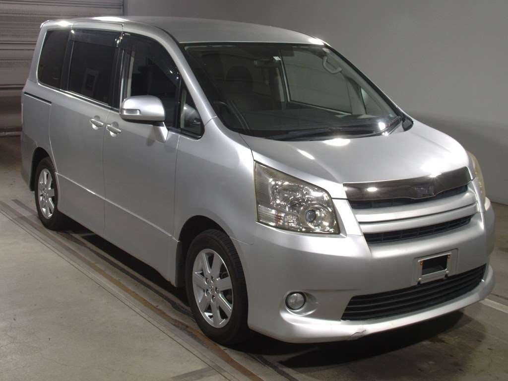 2008 Toyota Noah ZRR70W[2]