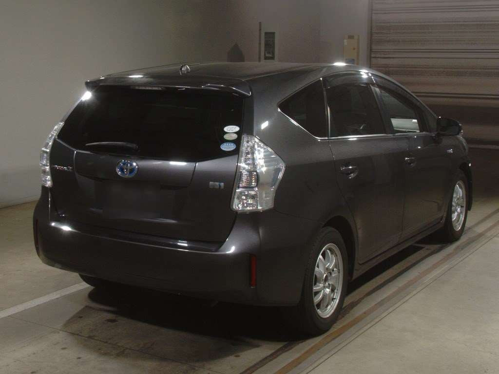 2012 Toyota Prius alpha ZVW41W[1]