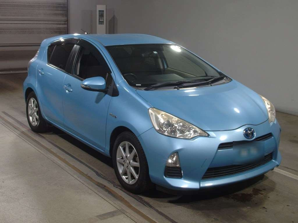 2012 Toyota Aqua NHP10[2]