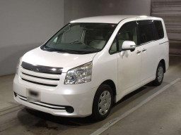 2010 Toyota Noah