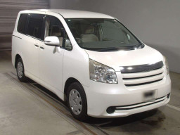 2010 Toyota Noah