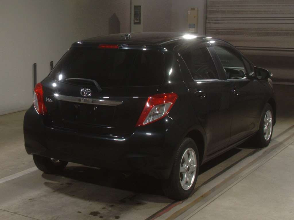 2013 Toyota Vitz NSP130[1]