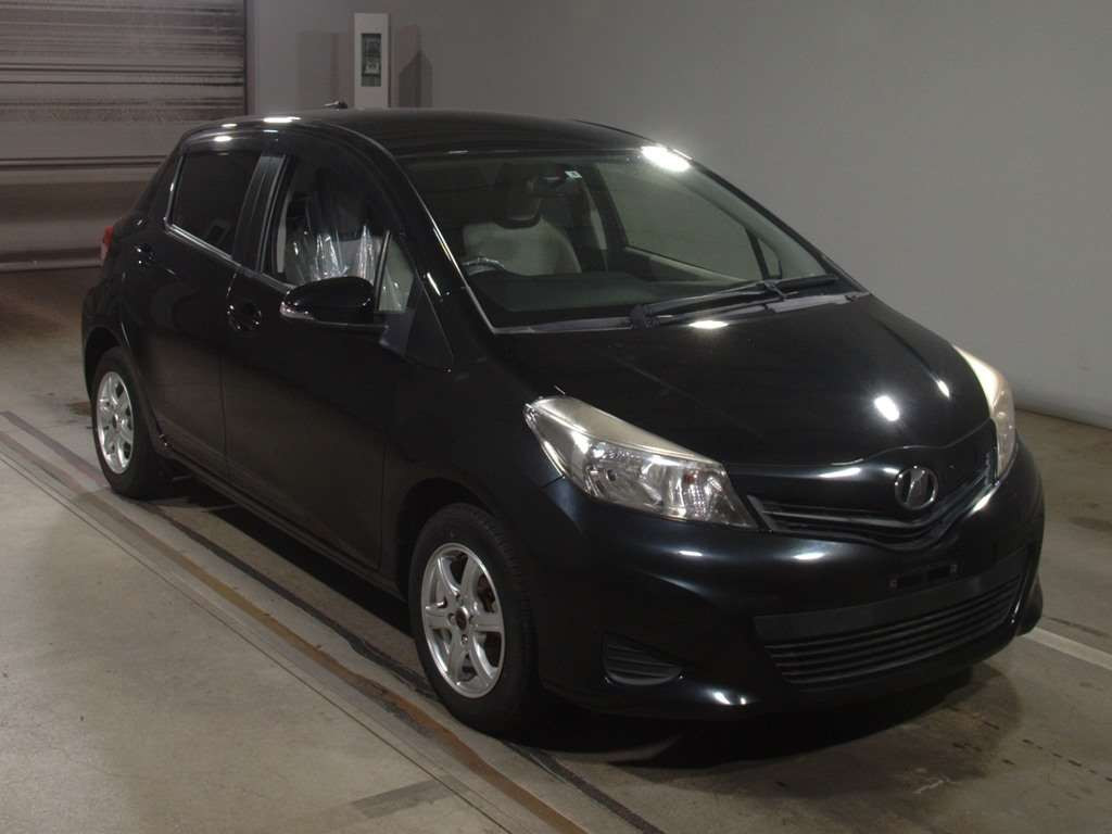 2013 Toyota Vitz NSP130[2]