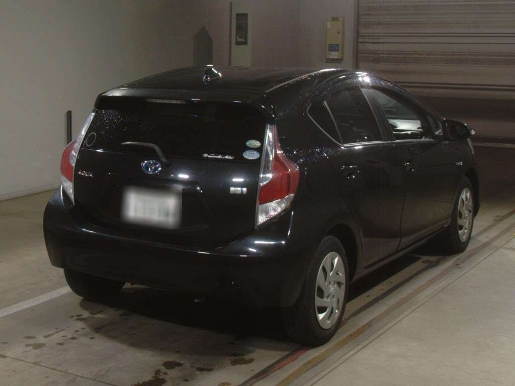 2015 Toyota Aqua NHP10[1]