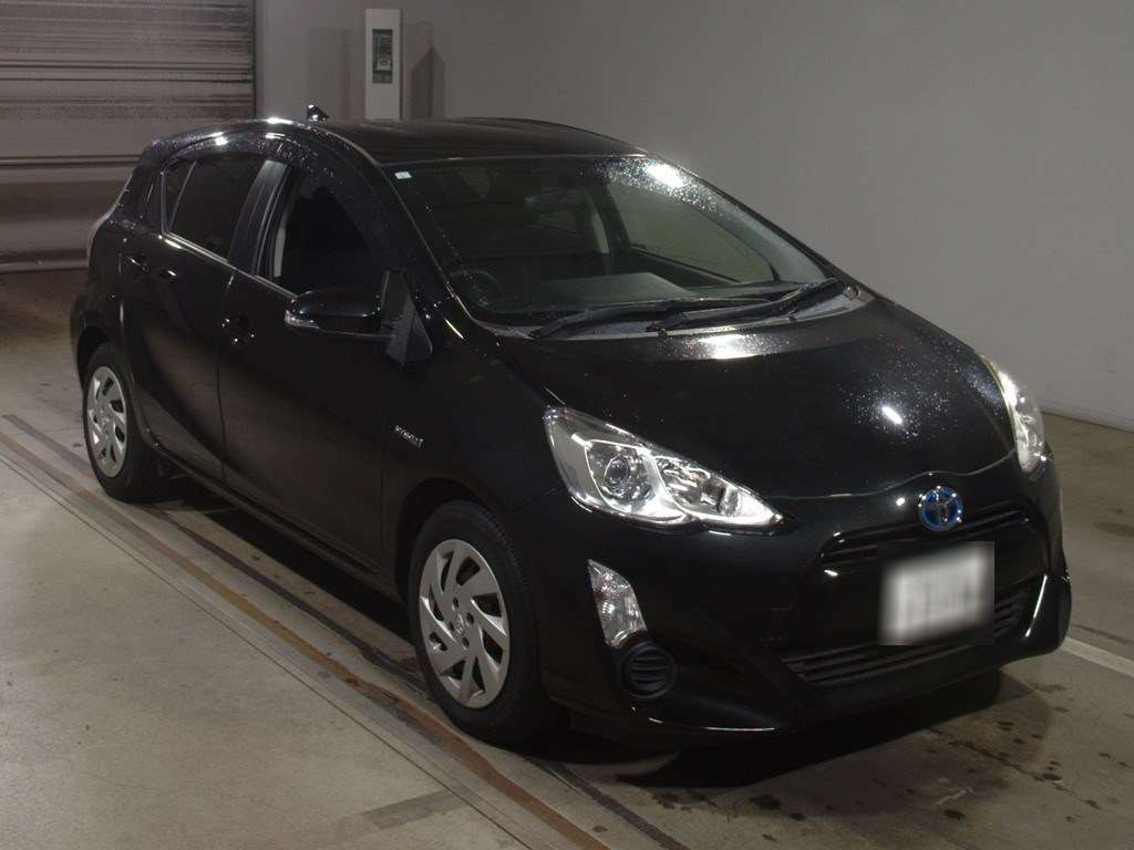 2015 Toyota Aqua NHP10[2]