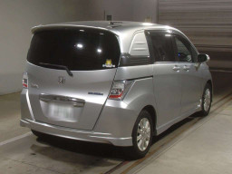 2013 Honda Freed spike hybrid