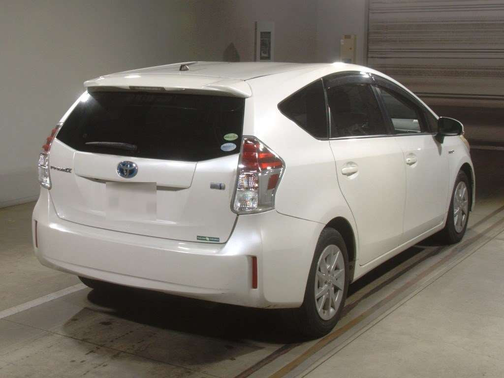 2012 Toyota Prius alpha ZVW41W[1]