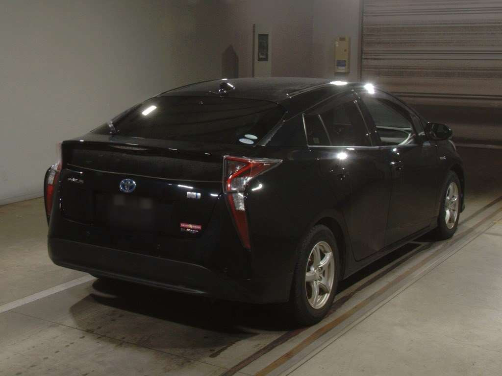 2017 Toyota Prius ZVW55[1]