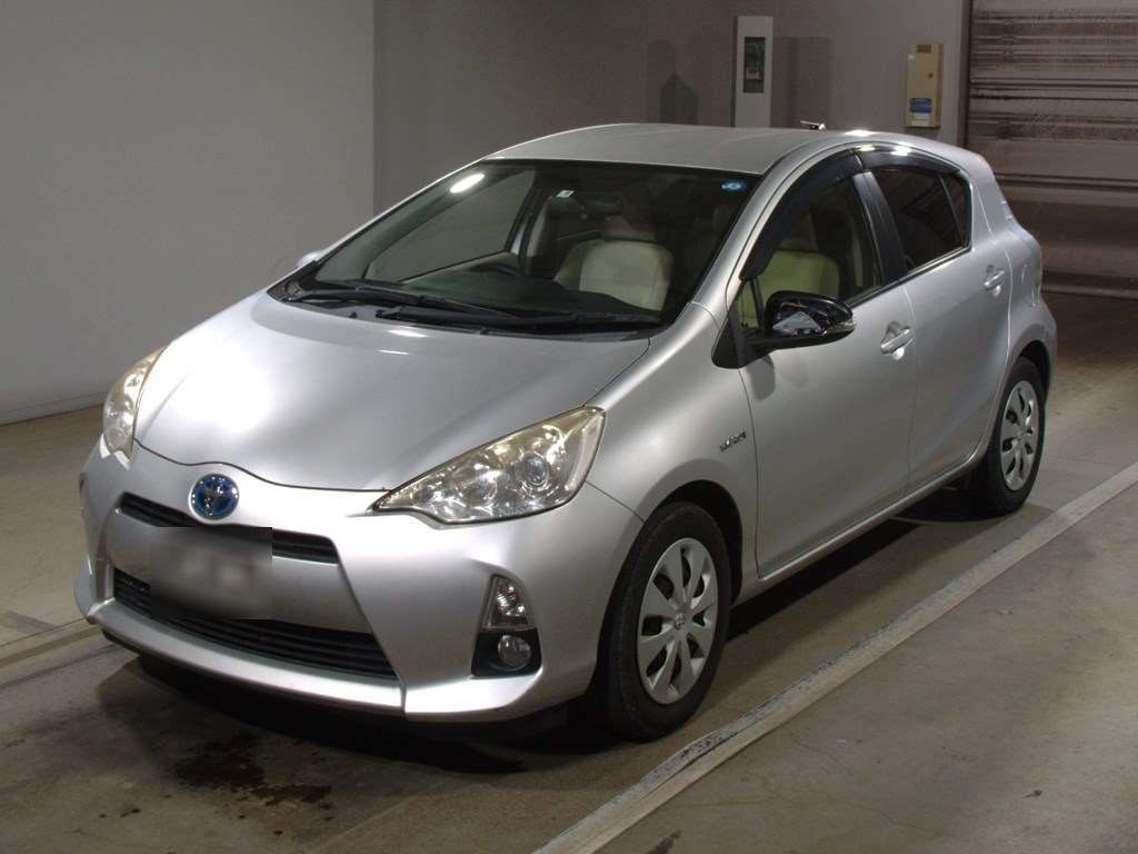 2013 Toyota Aqua NHP10[0]