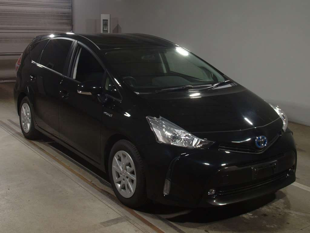 2015 Toyota Prius alpha ZVW41W[2]