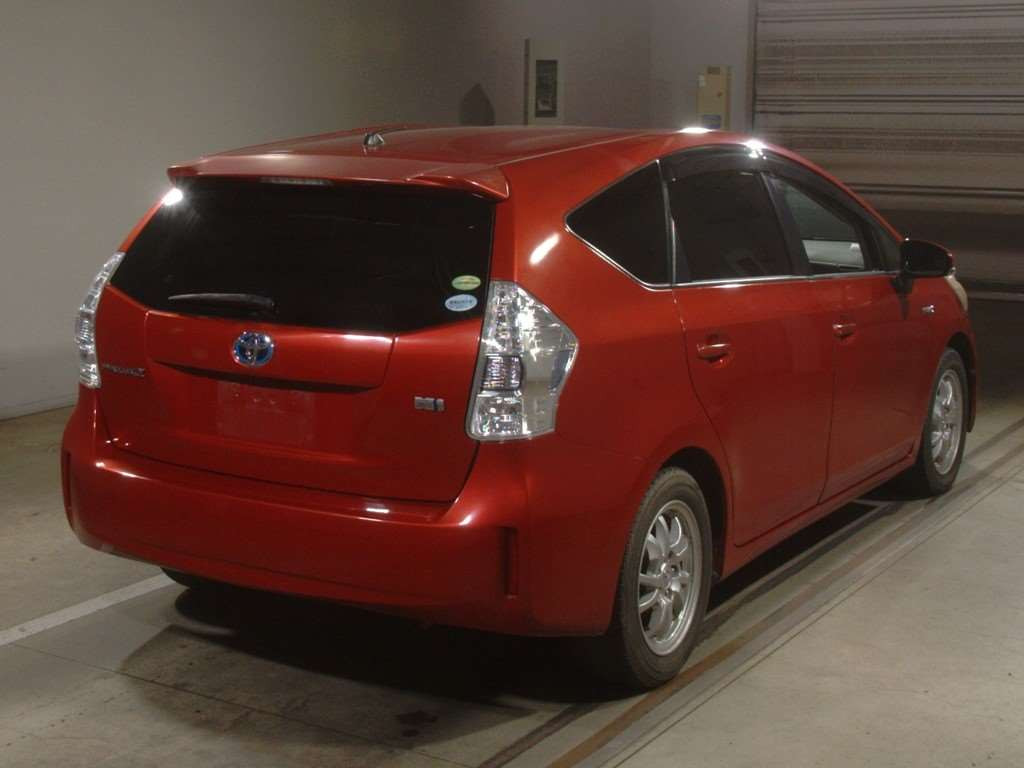 2012 Toyota Prius alpha ZVW41W[1]