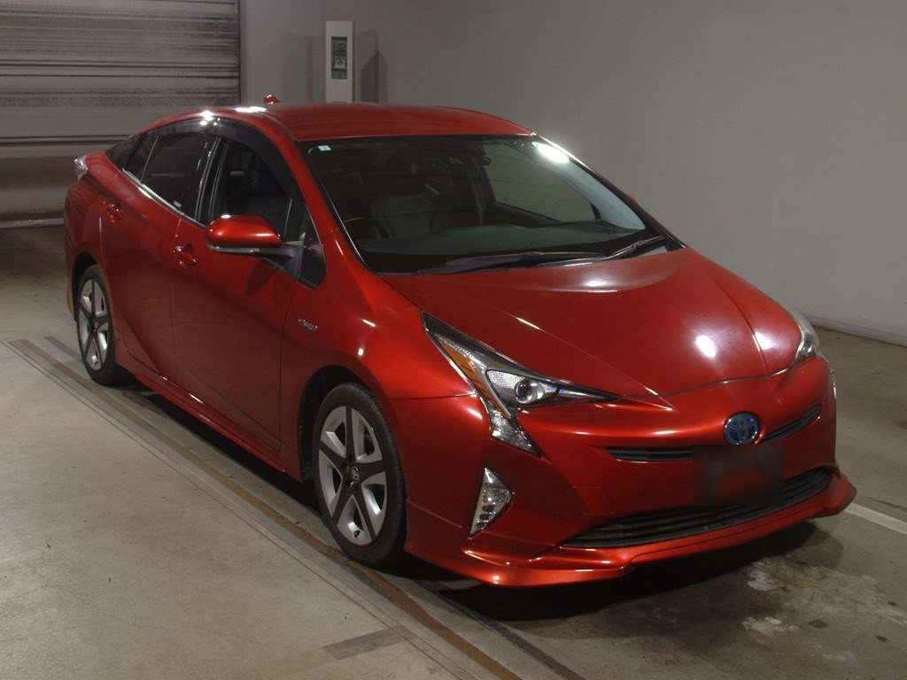 2017 Toyota Prius ZVW50[2]