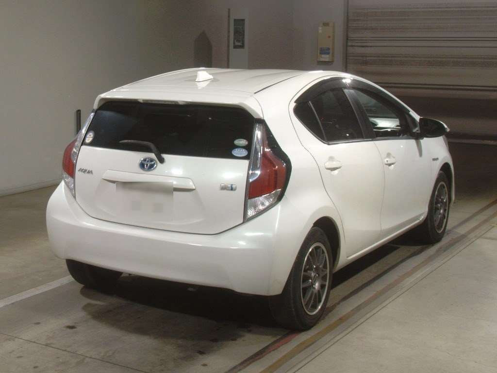 2015 Toyota Aqua NHP10[1]