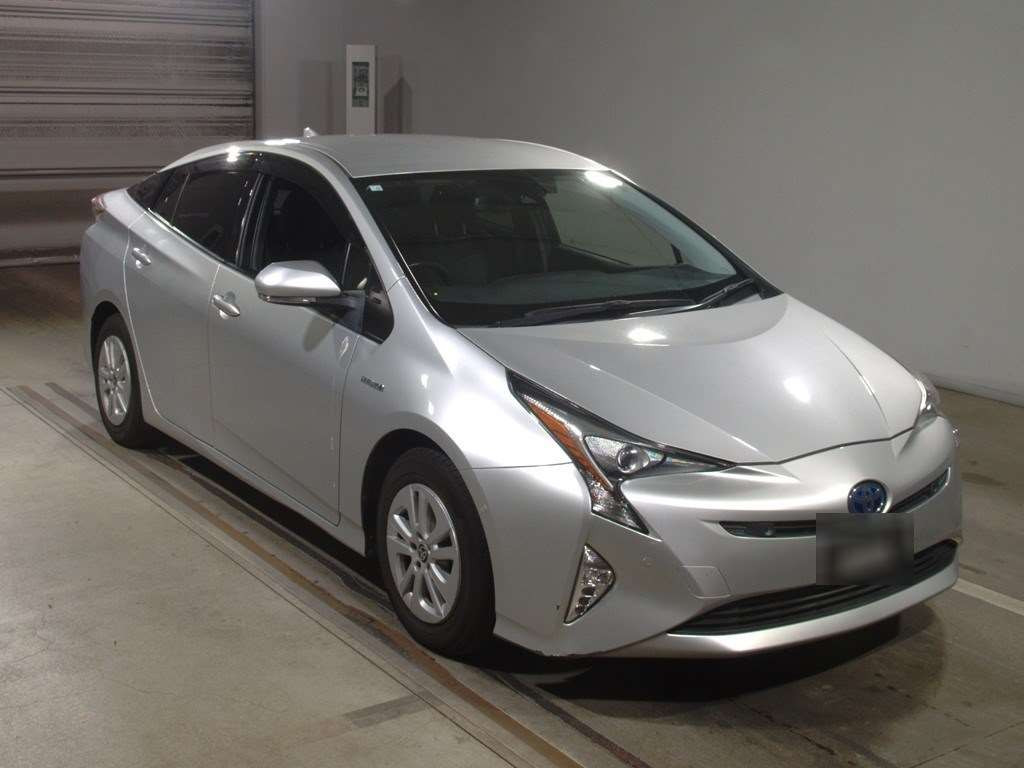 2018 Toyota Prius ZVW50[2]