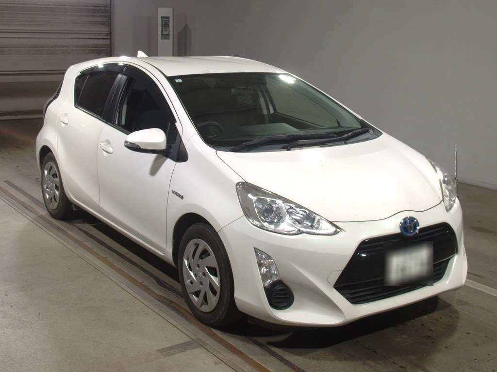 2015 Toyota Aqua NHP10[2]