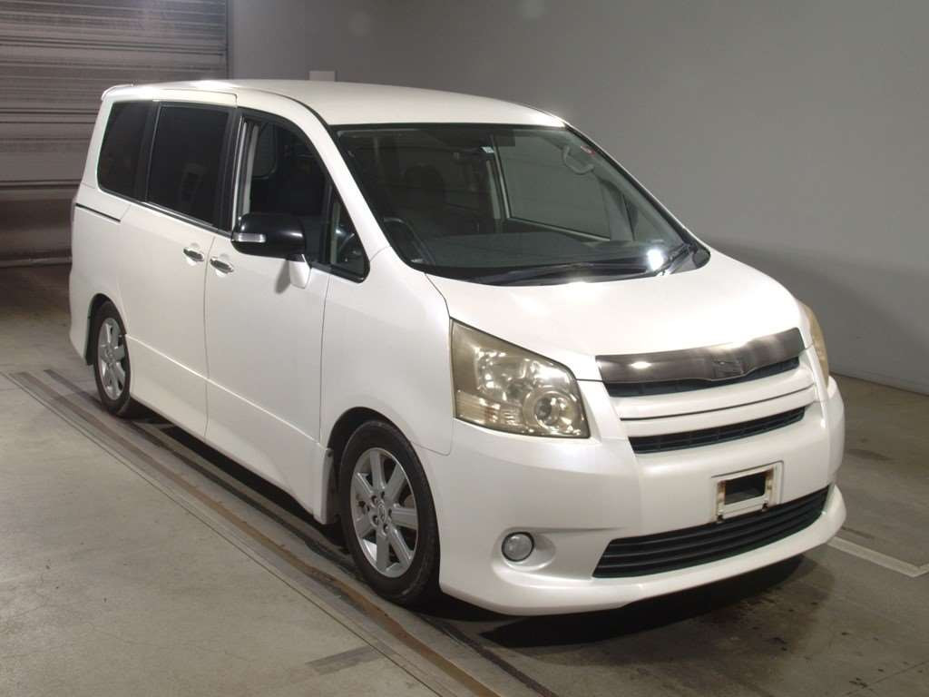 2007 Toyota Noah ZRR70W[2]