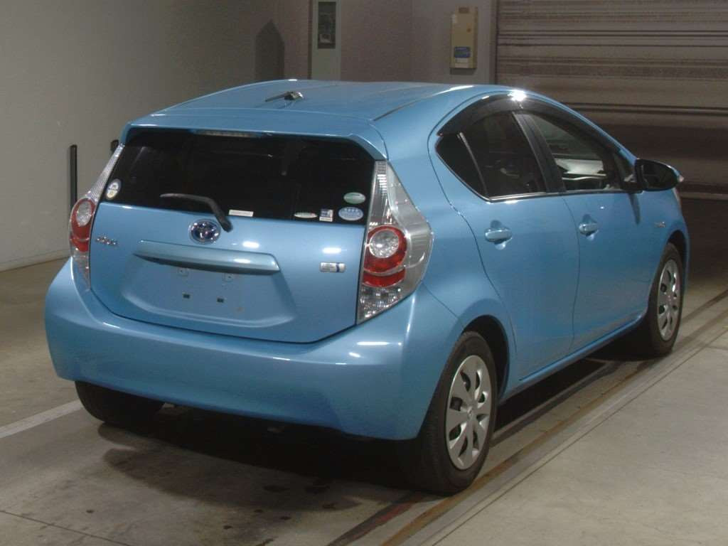 2014 Toyota Aqua NHP10[1]