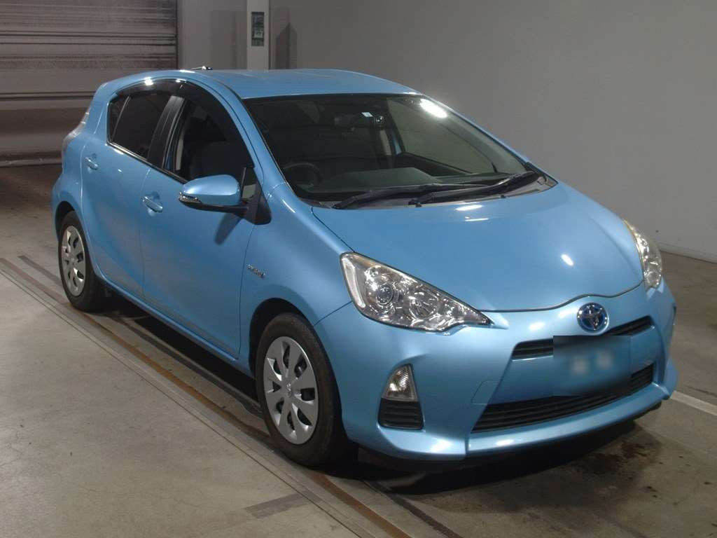 2014 Toyota Aqua NHP10[2]