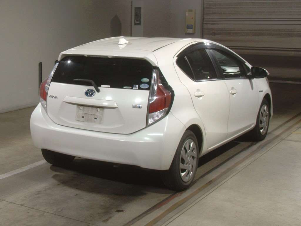 2015 Toyota Aqua NHP10[1]