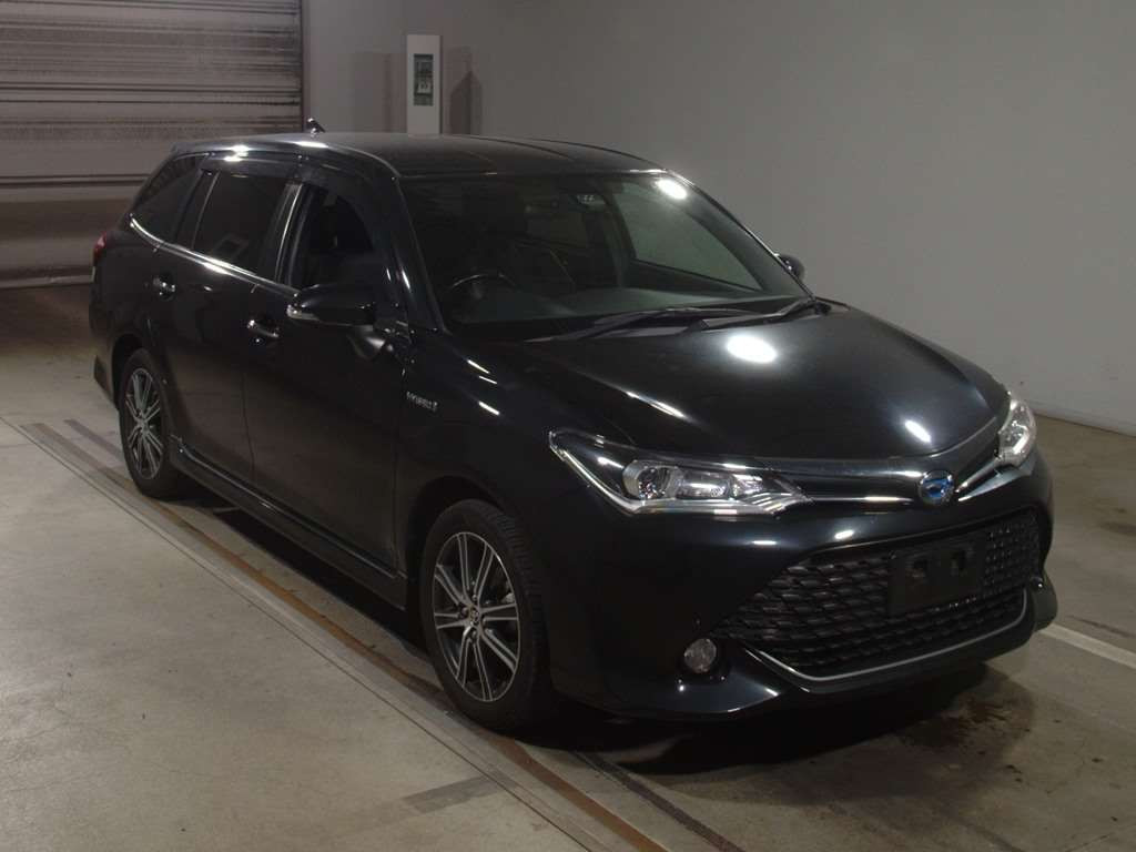 2015 Toyota Corolla Fielder NKE165G[2]