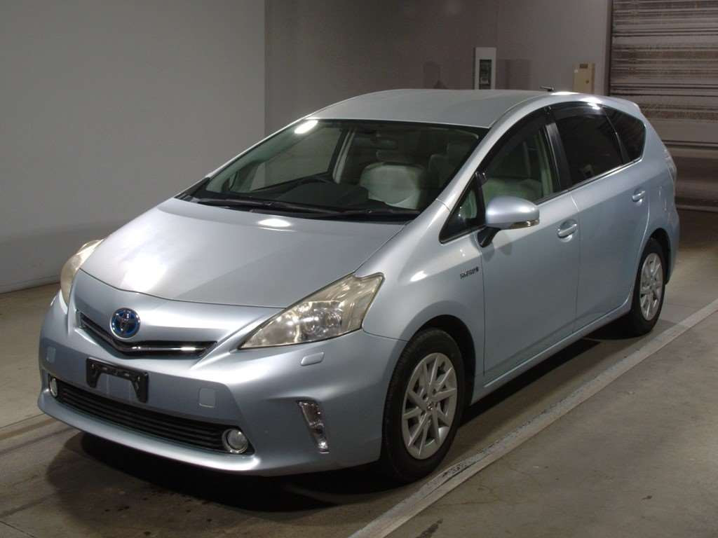 2011 Toyota Prius alpha ZVW41W[0]