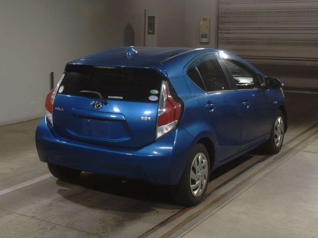 2015 Toyota Aqua NHP10[1]