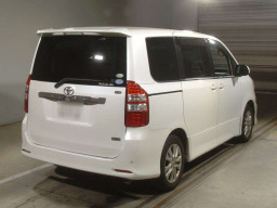 2010 Toyota Noah