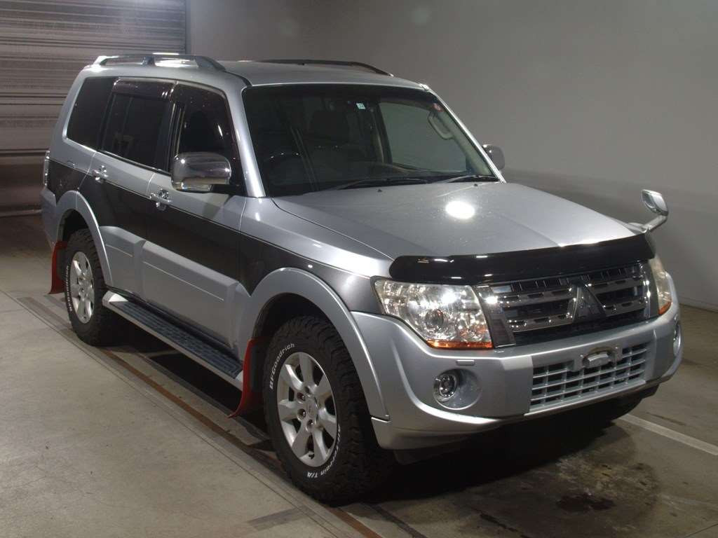 2013 Mitsubishi Pajero V98W[2]