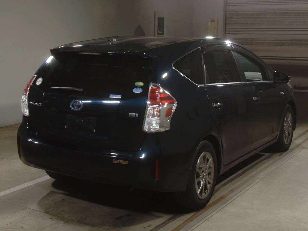 2016 Toyota Prius alpha ZVW41W[1]